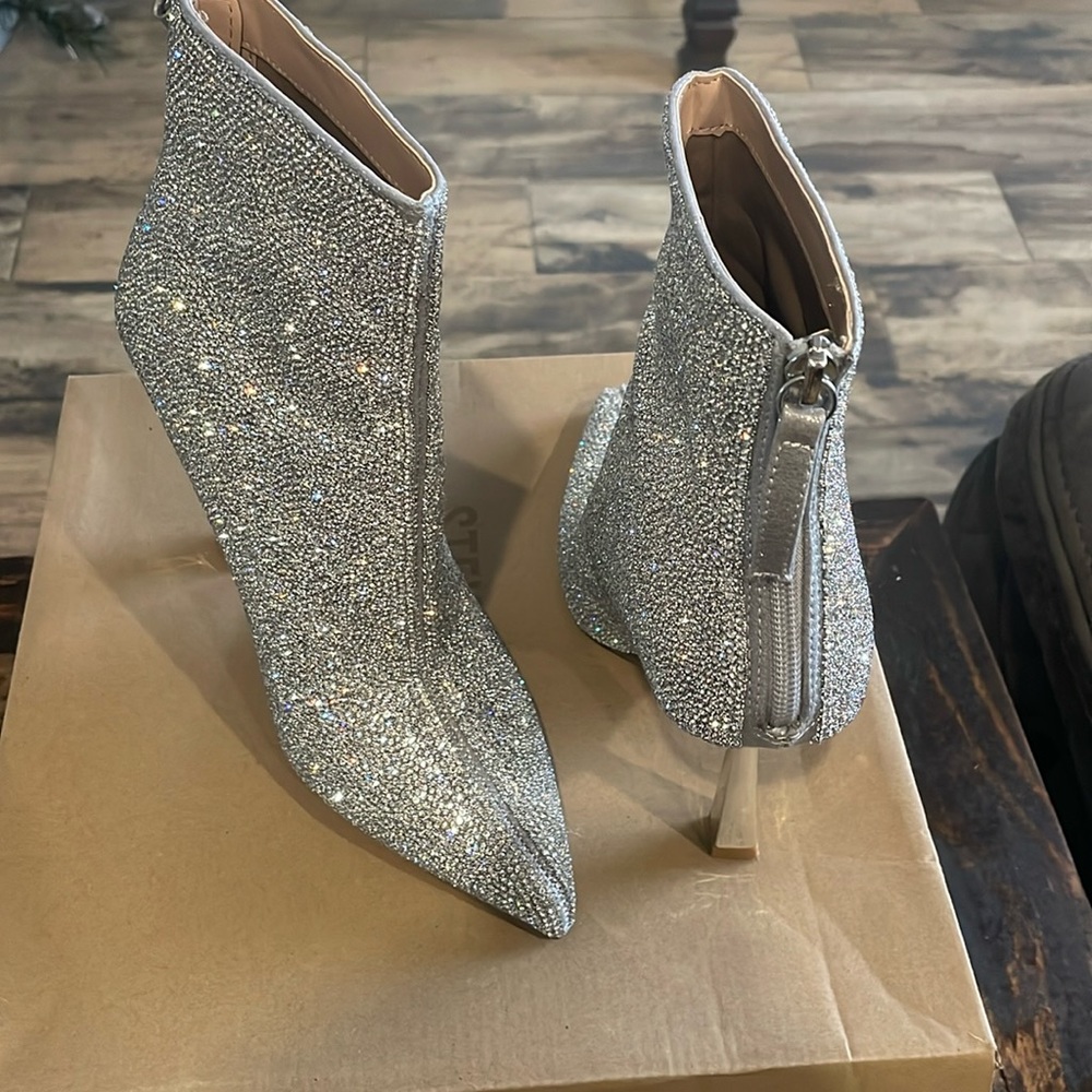 Steve Madden 7.5 rhinestones silver heels